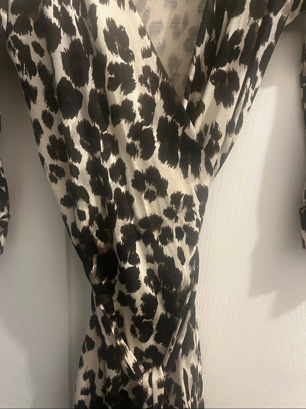 Diane Von Furstenberg Black & Cream Leopard Wrap Dress 100% Silk - Picture 3 of 4